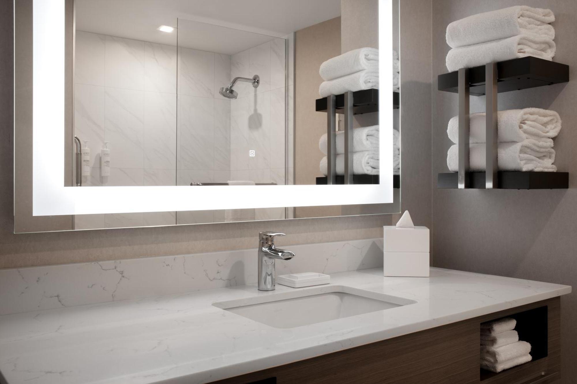 Hampton Inn By Hilton Winnipeg Downtown المظهر الخارجي الصورة