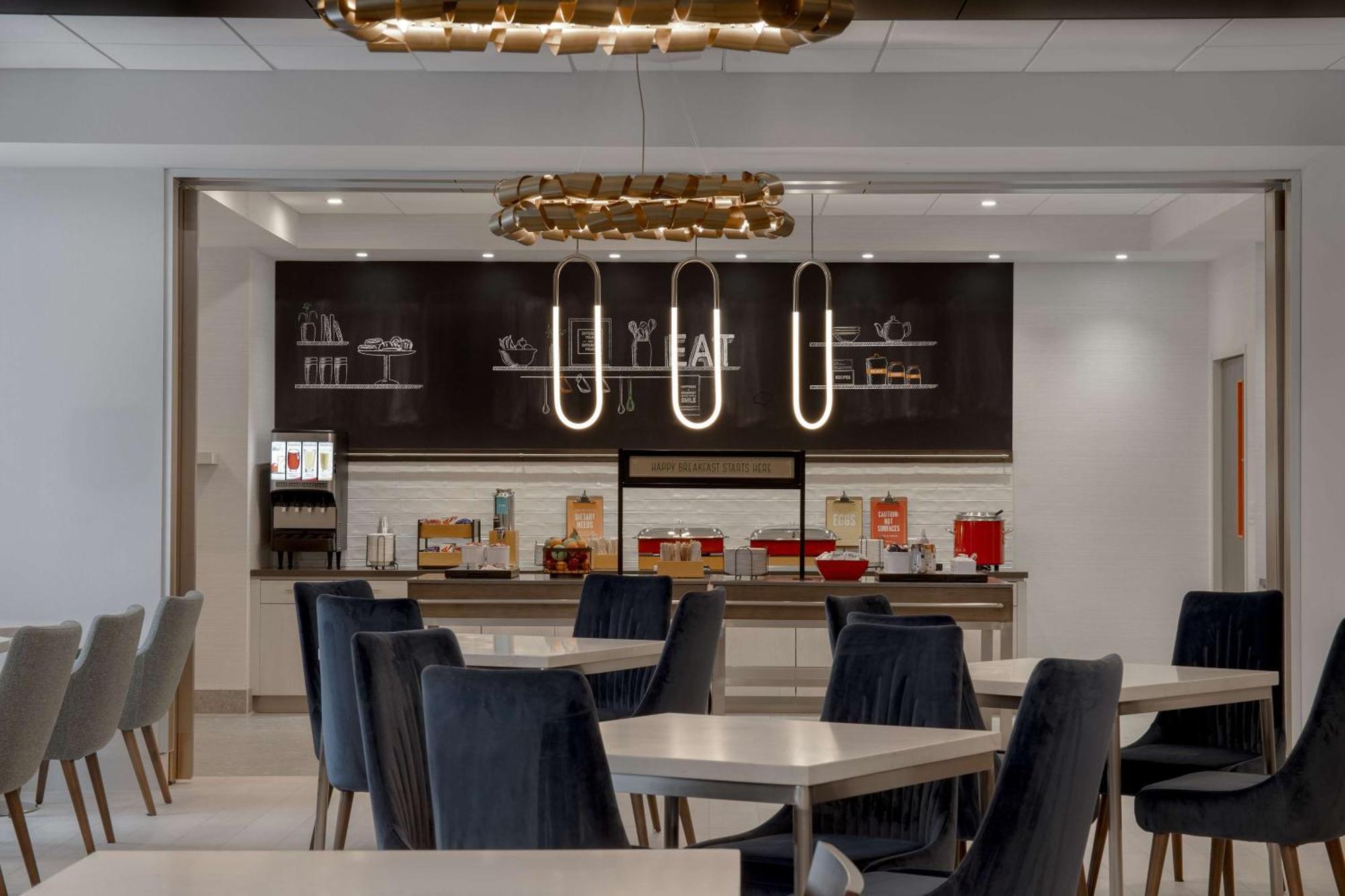 Hampton Inn By Hilton Winnipeg Downtown المظهر الخارجي الصورة